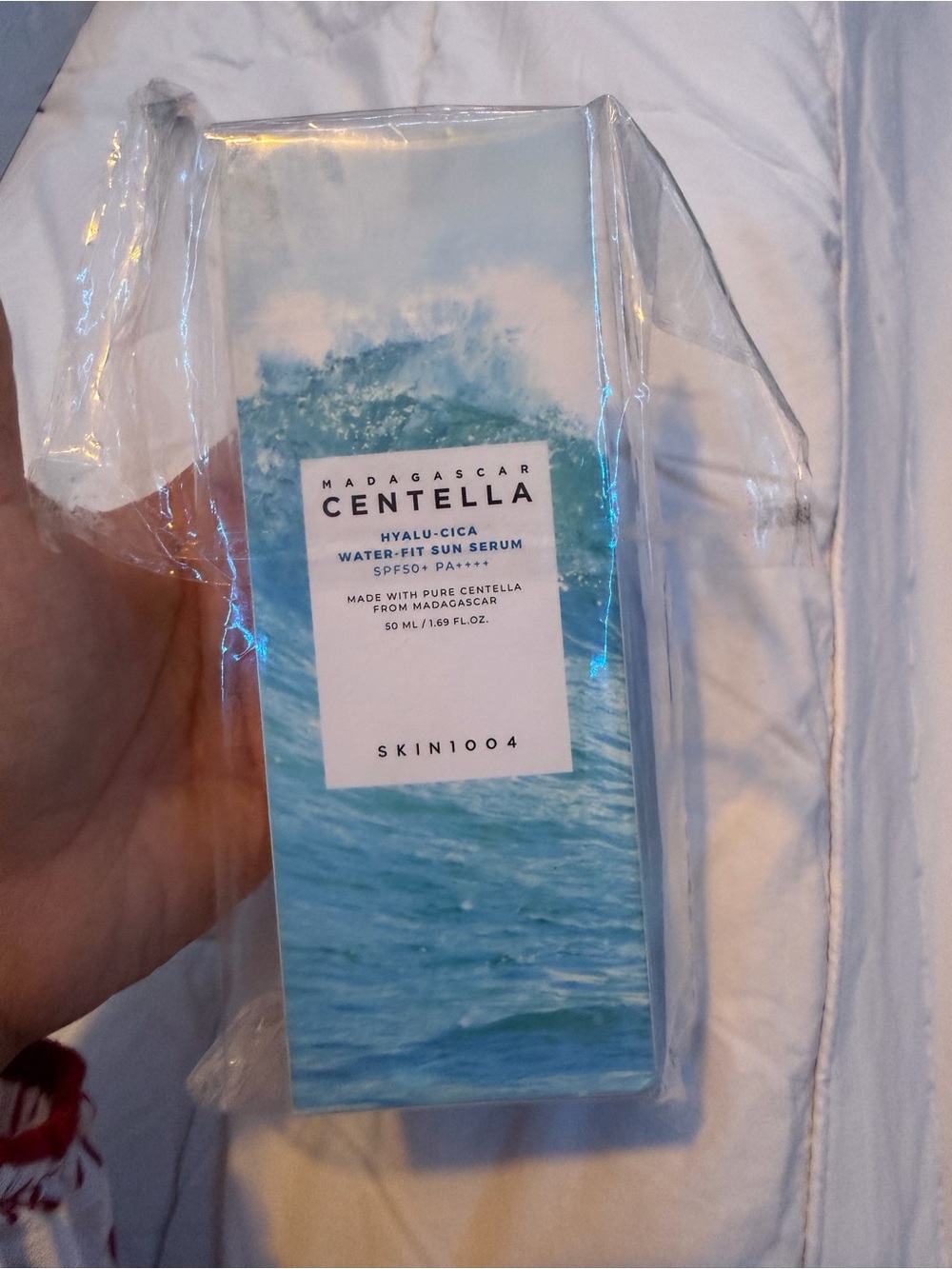 Skin1004 Madagascar Centella Hyalu-Cica Water-Fit Sun Serum SPF50+ (Blue)
